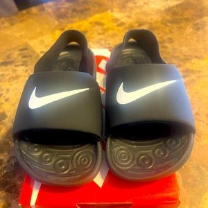 Nike sandals 9c